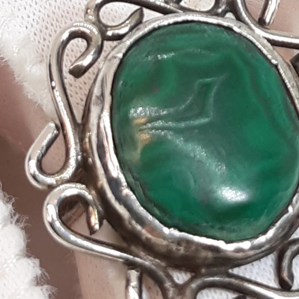 Ring Malachite Gemstone With Bird In It Set In Ha… - image 3